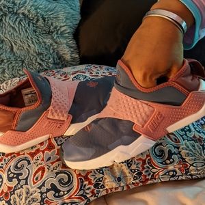 Nike size 3y bluish gray with Rose pink